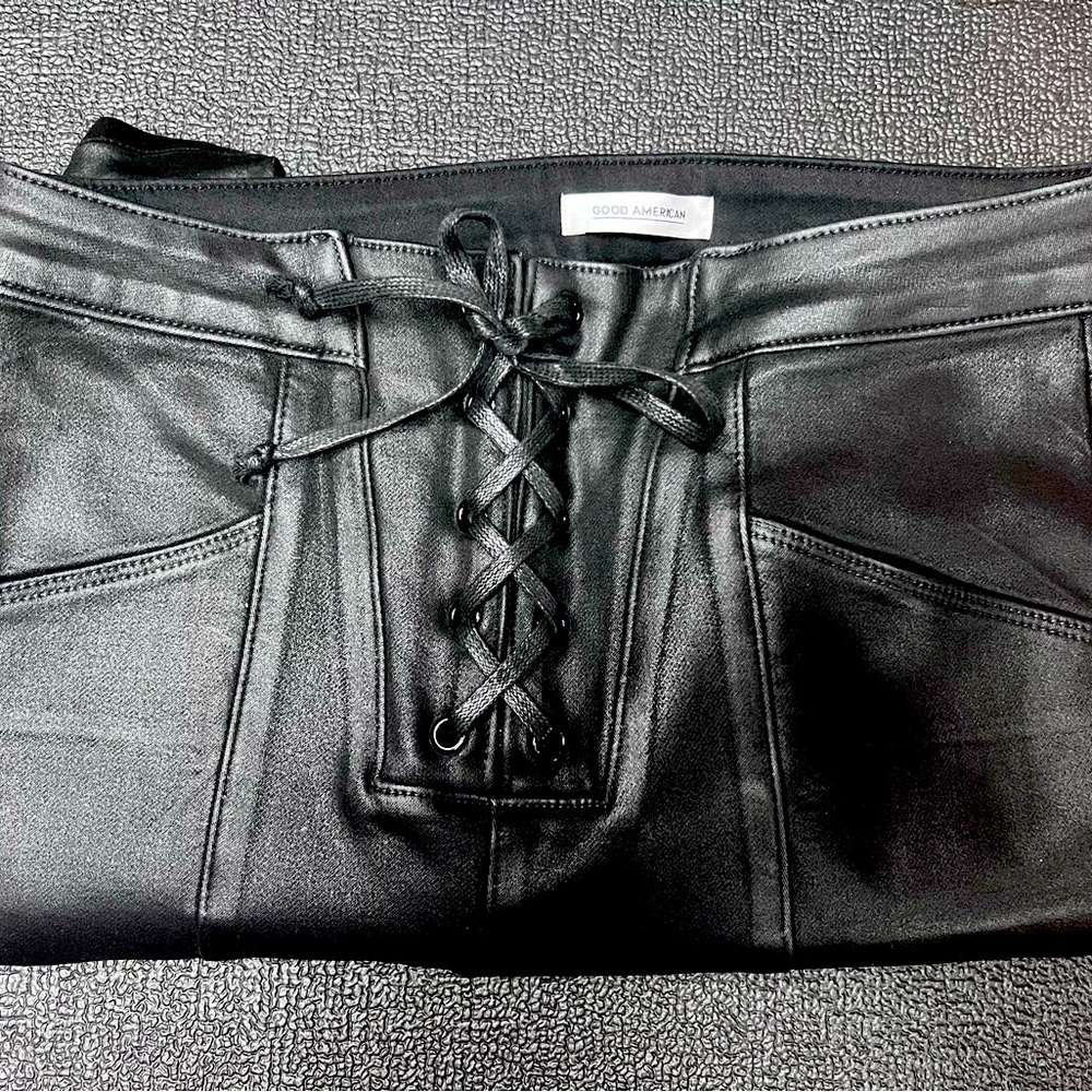 GOOD AMERICAN Moto Faux Leather Skinny Jeans